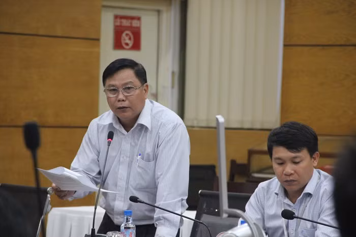 Ông Nguyễn Huỳnh Long phát biểu tại buổi khảo sát Ông Nguyễn Huỳnh Long phát biểu tại buổi khảo sát