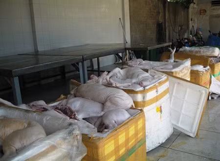 Những vụ phát hiện thực phẩm bẩn khiến người dùng sợ hãi