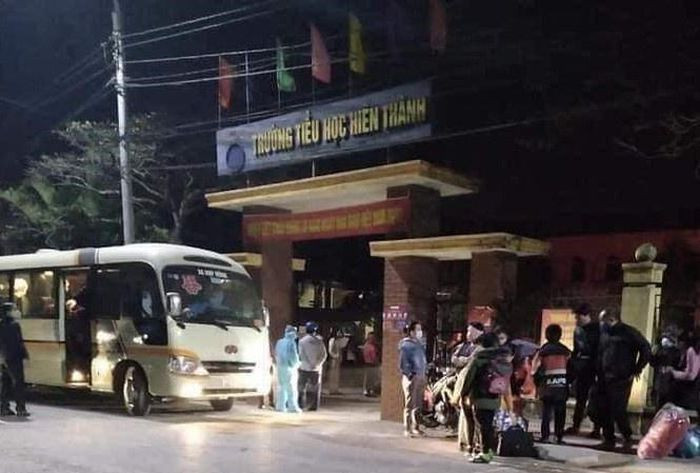 Trường tiểu học Hiến Thành, nơi có 34 học sinh lớp 4 được đưa đi cách ly tập trung. Ảnh: zing