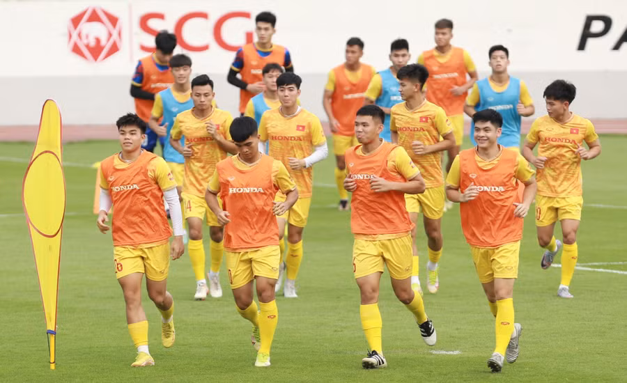 U22 Việt Nam tập luyện chuẩn bị cho SEA Games 32.