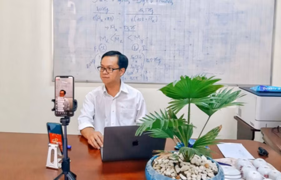 Giờ dạy học trực tuyến tại Trường THPT Trần Đại Nghĩa (TP Cần Thơ). Ảnh: NTCC