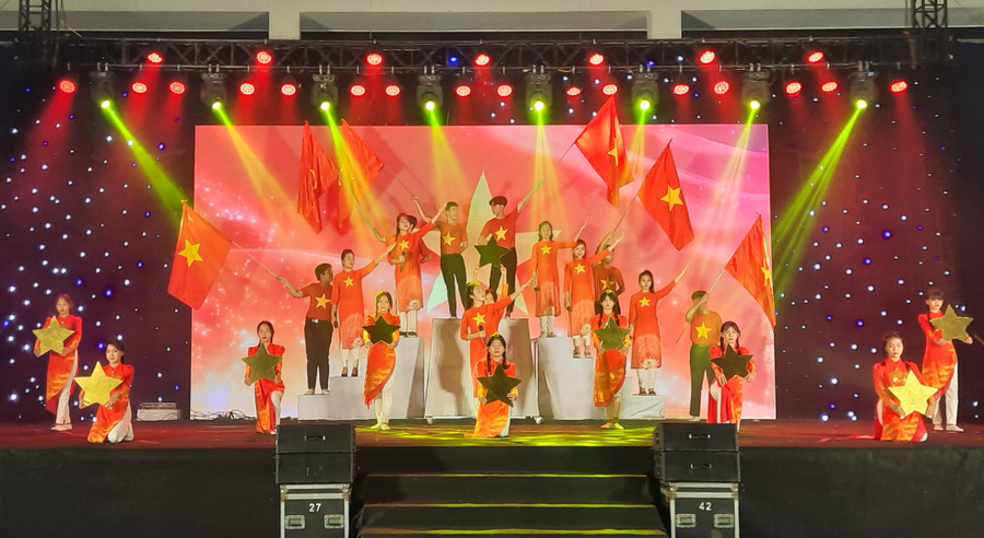 Một số tiết mục dự thi trong đêm khai mạc.