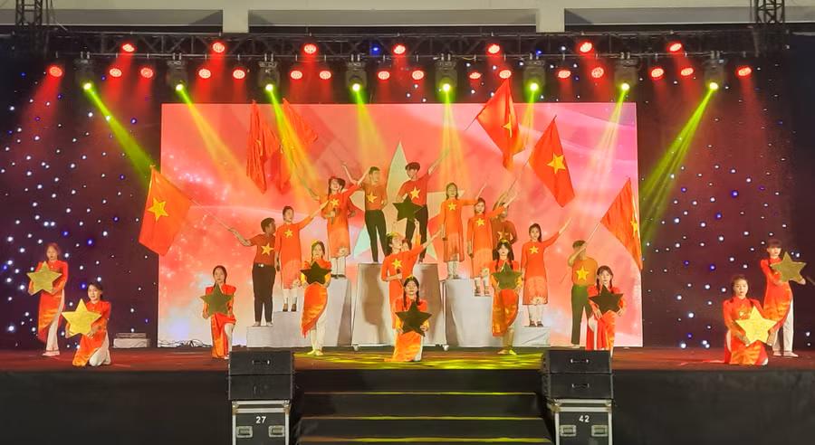 Một số tiết mục dự thi trong đêm khai mạc. Một số tiết mục dự thi trong đêm khai mạc.