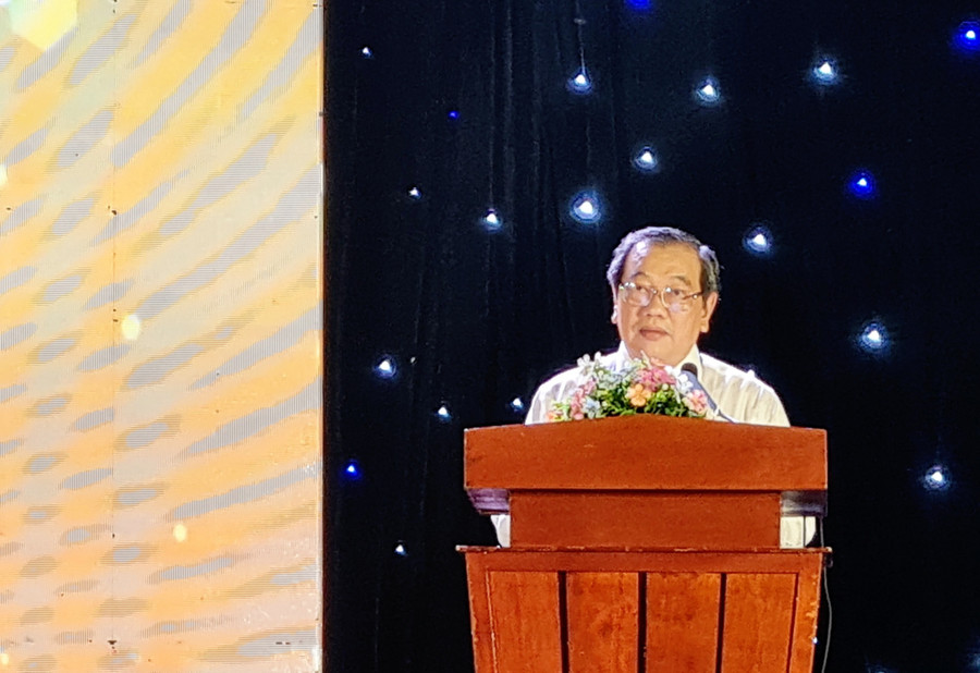 Ông Võ Bình Thư, Phó Giám đốc Sở GD&amp;ĐT An Giang phát biểu tại lễ khai mạc.