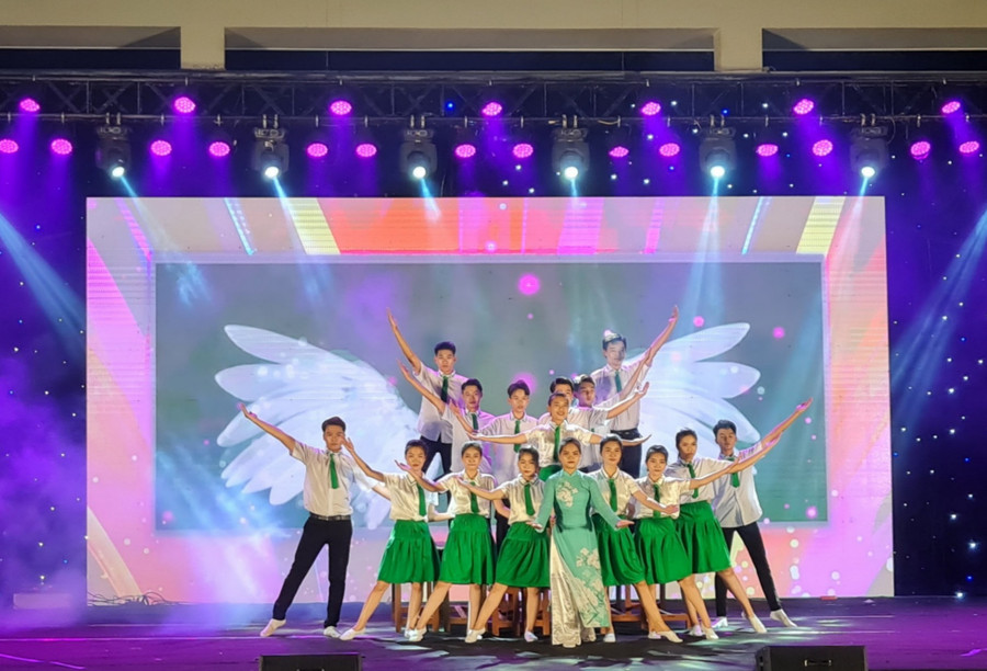 Một số tiết mục dự thi trong đêm khai mạc.