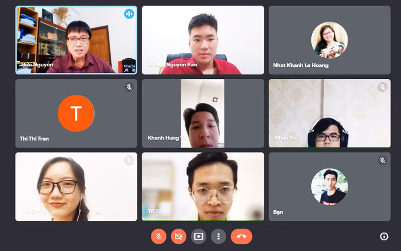 Thí sinh xét tuyển vào HIU bằng hình thức phỏng vấn trực tuyến.