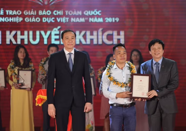 Quang cảnh lễ trao giải “Báo chí vì sự nghiệp Giáo dục Việt Nam” năm 2019.