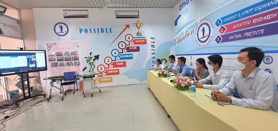 Buổi giao lưu trực tuyến giữa Trường Đại học Đồng Tháp Việt Nam với Trường Đại học Chămpasak Lào.