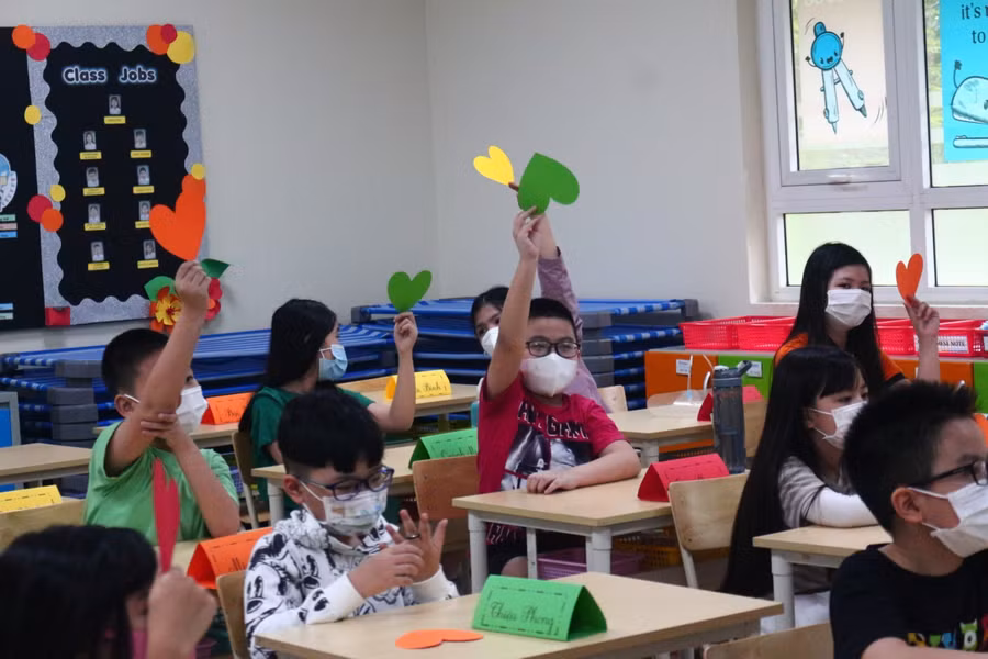 Tiết học sôi động đầu tiên của các học sinh Trường Tiểu học Wellspring lớp 4.