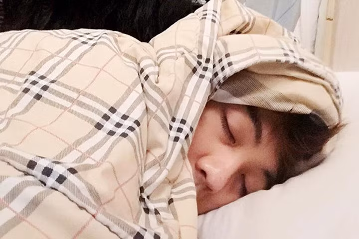 Trùm chăn kín đầu khi ngủ là một trong những nguyên nhân nhanh chết