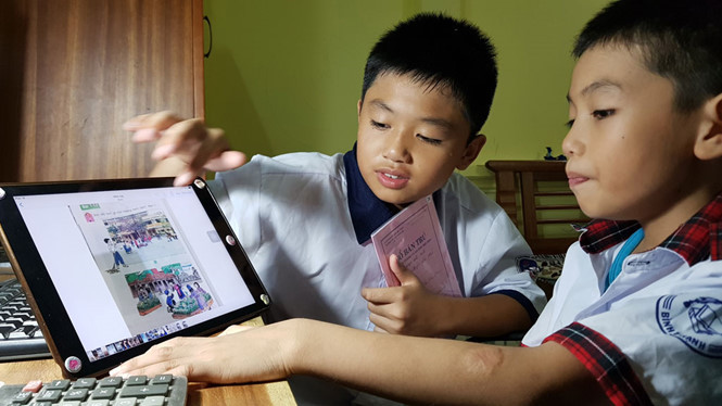 Sắp tới học sinh sẽ có sách giáo khoa phiên bản điện tử miễn phí. Ảnh: Đào Ngọc Thạch/báo Thanh niên Sắp tới học sinh sẽ có sách giáo khoa phiên bản điện tử miễn phí. Ảnh: Đào Ngọc Thạch/báo Thanh niên