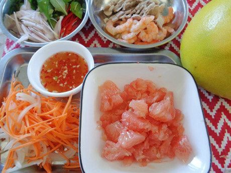 Cách làm gỏi bưởi tôm thịt thơm ngon, đơn giản nhất tại nhà - Ảnh 1 Cach lam goi buoi tom thit thom ngon, don gian nhat tai nha - Anh 1