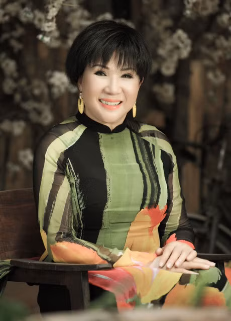 Danh ca Le Thu ve Ha Noi bieu dien o Nha hat Lon - Anh 1