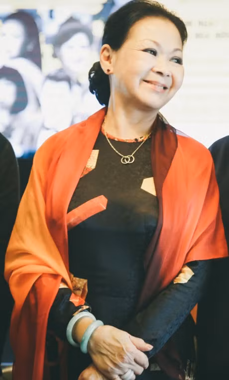 Danh ca Le Thu ve Ha Noi bieu dien o Nha hat Lon - Anh 4