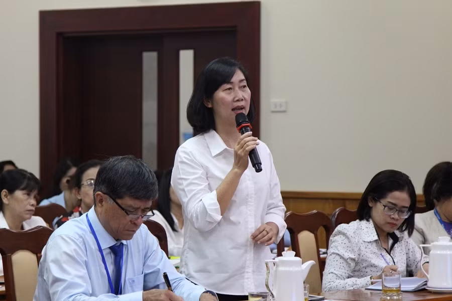 Bà Nguyễn Thị Kim Thúy, Phó chủ tịch UBND quận Thủ Đức phát biểu tại hội nghị