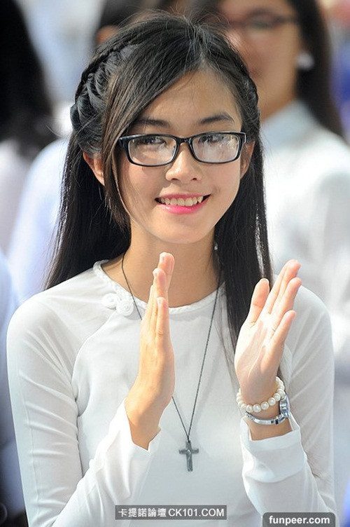 Báo Trung Quốc ca ngợi vẻ đẹp của thiếu nữ Việt khi mặc áo dài ảnh 2