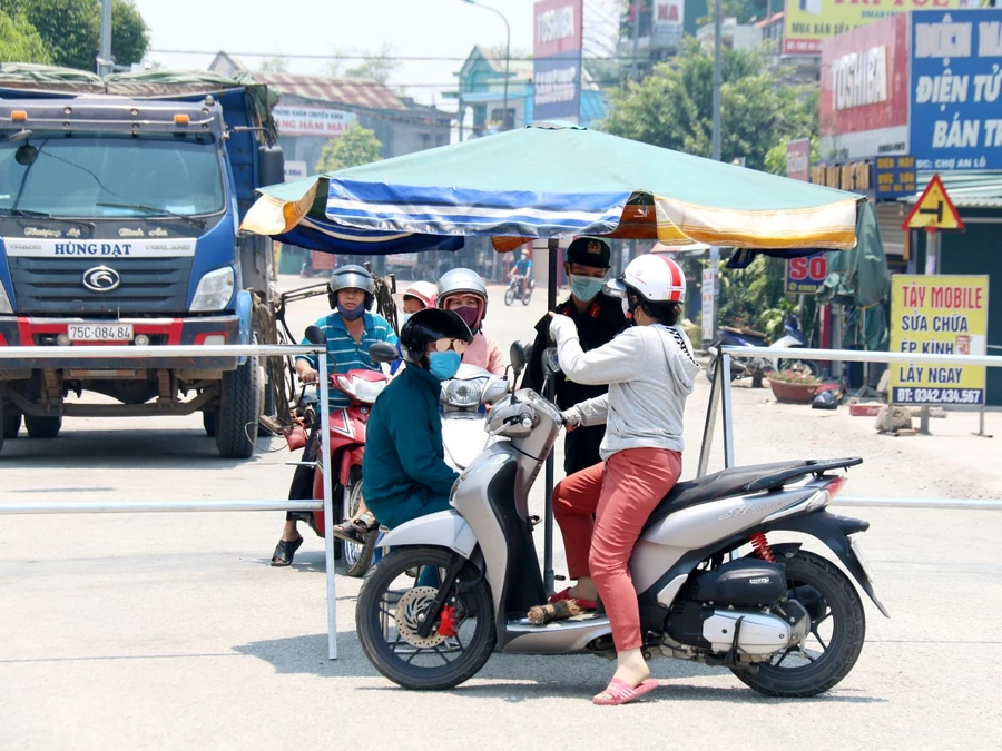 Nhiều dịch vụ được phép hoạt động trở lại từ 0h ngày 11/6.