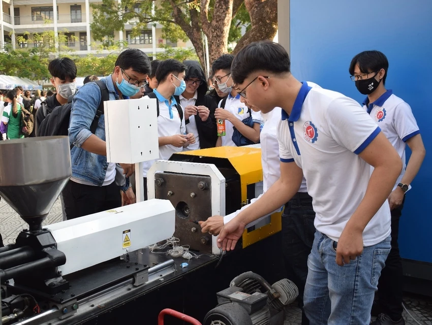 Nghiên cứu khoa học gắn iền với đào tạo góp phần nâng cao chất lượng nguồn nhân lực 