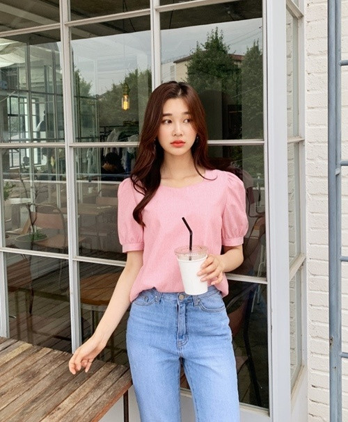 Top 3 kiểu áo giúp nàng khoe xương quai xanh quyến rũ ảnh 7 Top 3 kiểu áo giúp nàng khoe xương quai xanh quyến rũ ảnh 7
