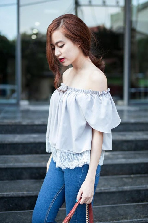 Top 3 kiểu áo giúp nàng khoe xương quai xanh quyến rũ ảnh 2 Top 3 kiểu áo giúp nàng khoe xương quai xanh quyến rũ ảnh 2