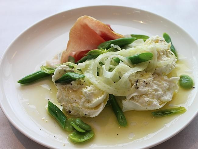 Bí mật phòng chờ máy bay VIP như nhà hàng 5 sao ảnh 4