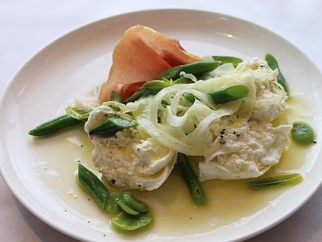 Bí mật phòng chờ máy bay VIP như nhà hàng 5 sao ảnh 4