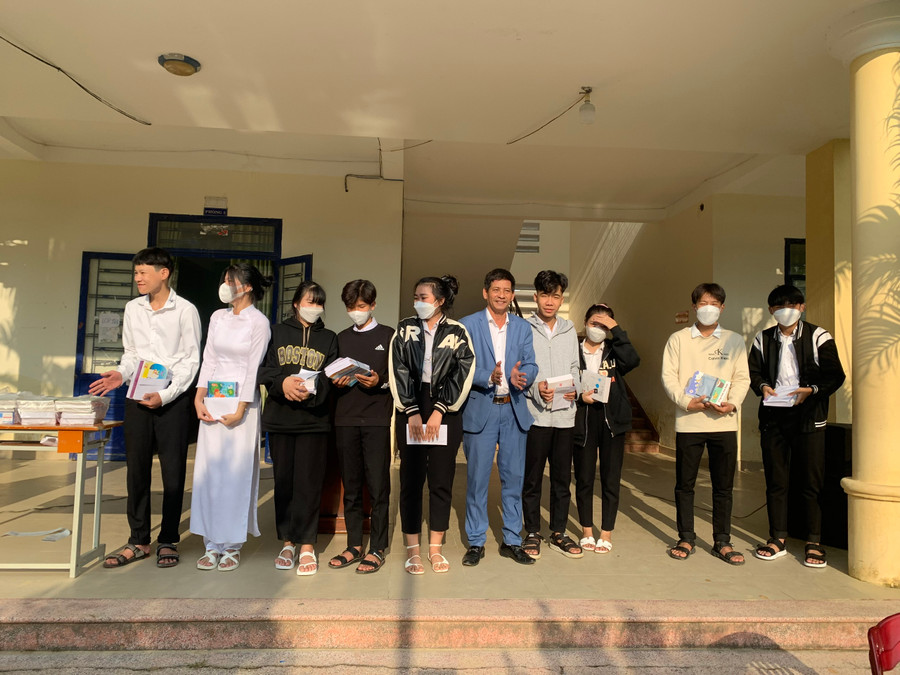 Trung tâm GDTX số 3 Đà Nẵng đã huy động nhiều nguồn lực để xây dựng Quỹ học bổng, khen thưởng cho học sinh đạt nhiều thành tích trong học tập và rèn luyện, hỗ trợ những học sinh gặp khó khăn.