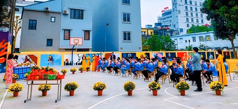 Sân sức khỏe còn là nơi tổ chức các hoạt động ngoại khóa, giáo dục kỹ năng cho học sinh trong trường.