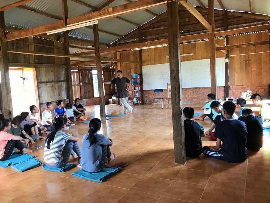 Học trò làng Hama học Đông y, bấm huyệt, tự chữa bệnh thông thường và phòng ngừa bệnh tật Học trò làng Hama học Đông y, bấm huyệt, tự chữa bệnh thông thường và phòng ngừa bệnh tật