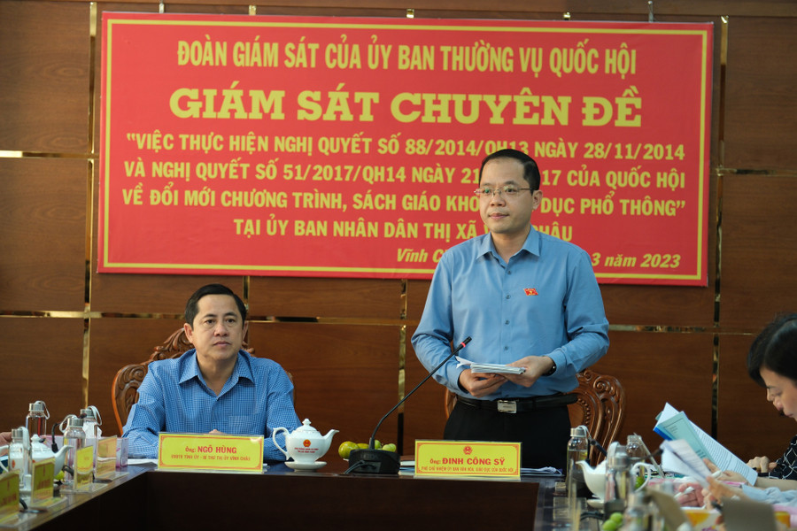 Đồng chí Đinh Công Sỹ - Phó Chủ nhiệm Ủy ban Văn hóa, Giáo dục của Quốc hội phát biểu tại buổi làm việc. Đồng chí Đinh Công Sỹ - Phó Chủ nhiệm Ủy ban Văn hóa, Giáo dục của Quốc hội phát biểu tại buổi làm việc.