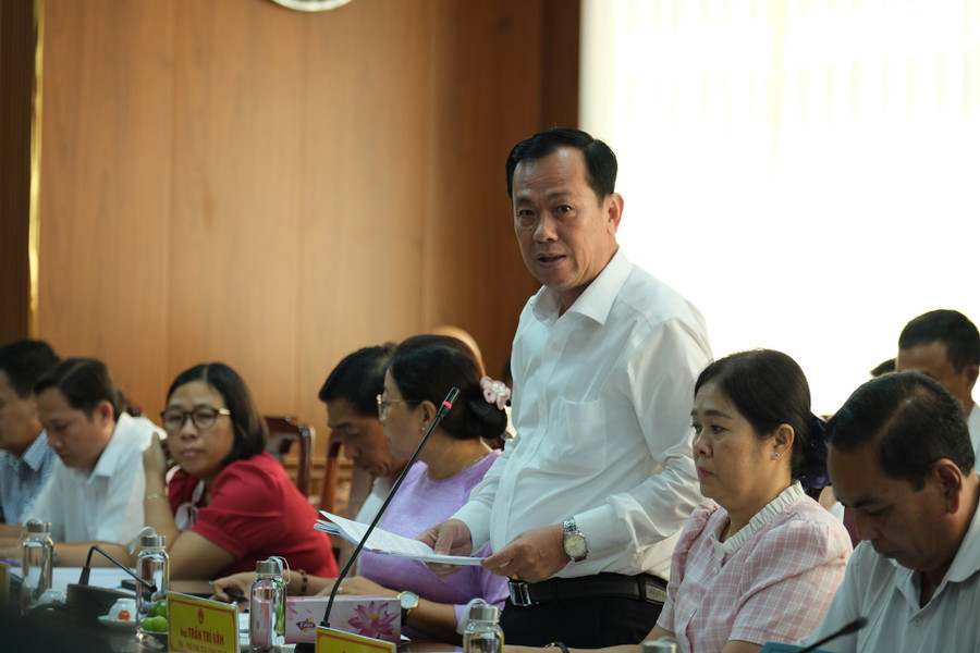 Ông Trần Trí Vân, Phó Chủ tịch UBND thị xã Vĩnh Châu phát biểu tại buổi làm việc. Ông Trần Trí Vân, Phó Chủ tịch UBND thị xã Vĩnh Châu phát biểu tại buổi làm việc.