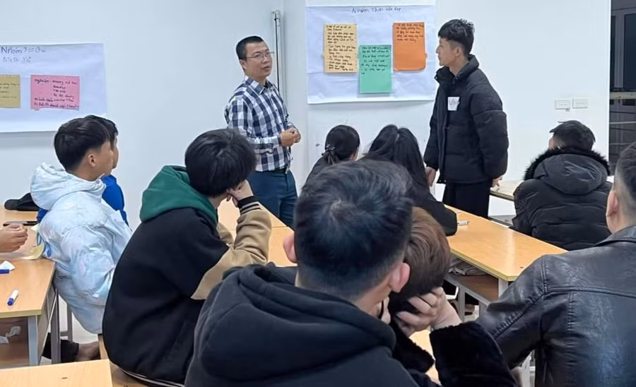 Một giờ học trao đổi về vấn đề khởi nghiệp tại Trường Cao đẳng Du lịch và Thương mại Nghệ An. Ảnh: NTCC