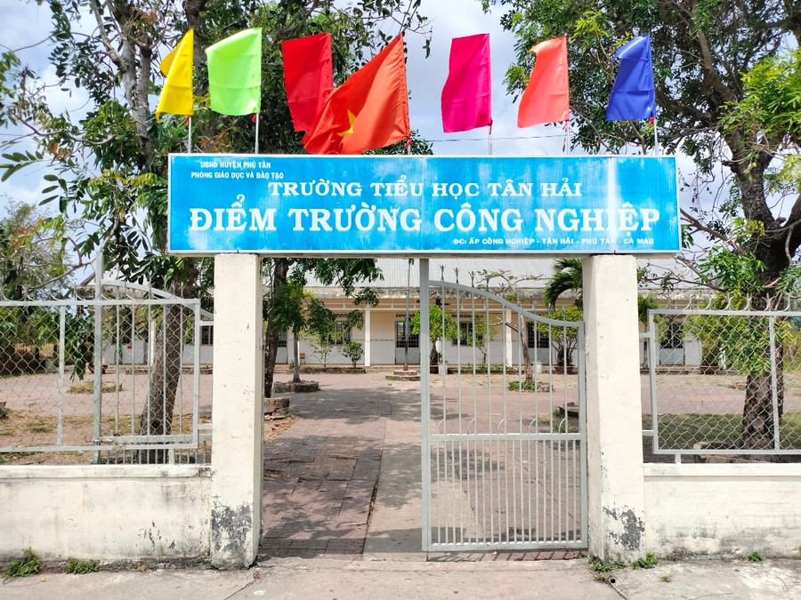 Một điểm trường lẻ tồn tại trên địa bàn huyện Phú Tân. Ảnh: Quách Mến Một điểm trường lẻ tồn tại trên địa bàn huyện Phú Tân. Ảnh: Quách Mến