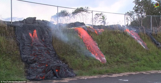 Thác dung nham đỏ rực di chuyển như rắn tại Mỹ