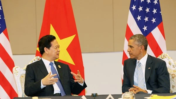 Thủ tướng Nguyễn Tấn Dũng trao đổi với Tổng thống Obama