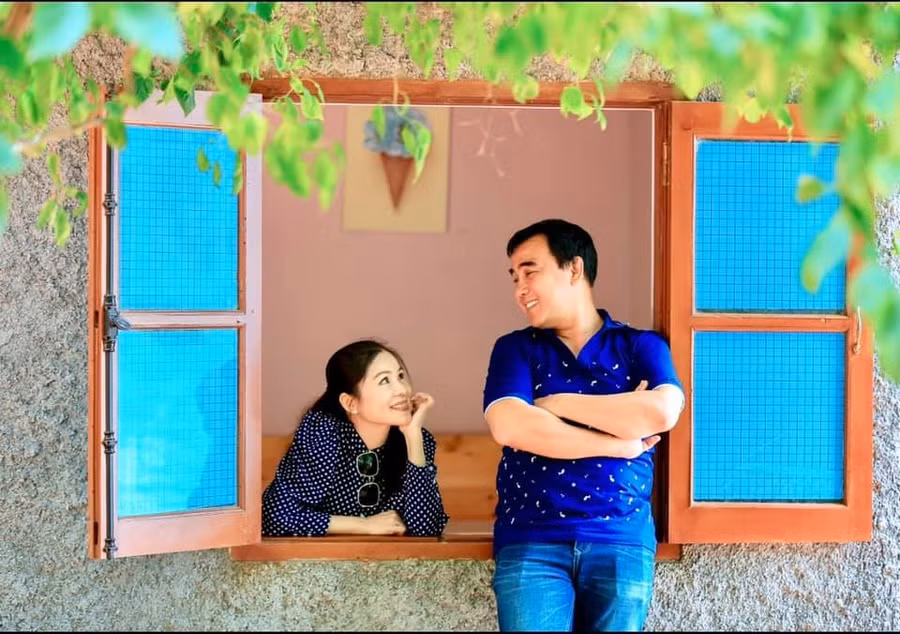 MC quốc dân Quyền Linh ngọt ngào dành tặng lời chúc tới người vợ thân yêu.