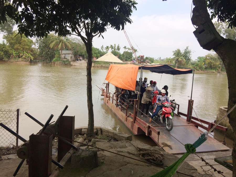 Chiếc phà đơn giản này có thể giúp chủ kiếm tiền triệu mỗi ngày vào dịp Tết Chiếc phà đơn giản này có thể giúp chủ kiếm tiền triệu mỗi ngày vào dịp Tết