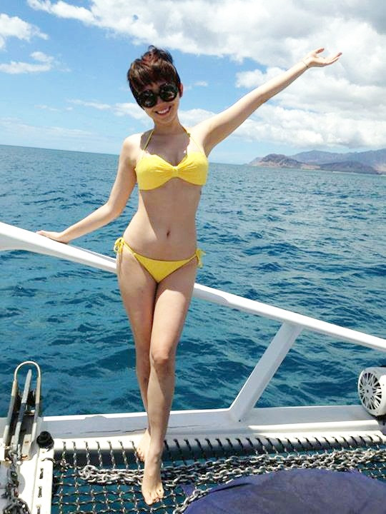 Sao Việt đốt cháy mọi ánh nhìn với bikini vàng tươi