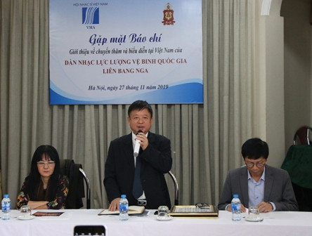 Nhạc sĩ Đỗ Hồng Quân phát biểu tại buổi họp báo