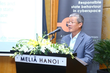 Ông Nguyễn Thành Hưng – Thứ trưởng bộ Thông tin và Truyền thông phát biểu tại Hội thảo “Các quy tắc ứng xử và trách nhiệm quốc gia trên không gian mạng” . Ông Nguyễn Thành Hưng – Thứ trưởng bộ Thông tin và Truyền thông phát biểu tại Hội thảo “Các quy tắc ứng xử và trách nhiệm quốc gia trên không gian mạng” .