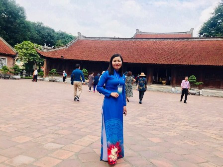 Cô Phàng Thị Thủy tại Văn Miếu - Quốc Tử Giám (Hà Nội). Cô Phàng Thị Thủy tại Văn Miếu - Quốc Tử Giám (Hà Nội).