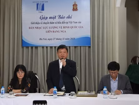 Nhạc sĩ Đỗ Hồng Quân phát biểu tại buổi họp báo