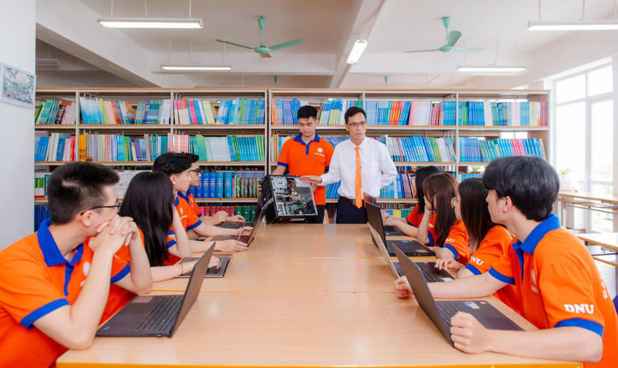 Sinh viên ngành CNTT của Trường ĐH Đại Nam trong giờ học. Sinh viên ngành CNTT của Trường ĐH Đại Nam trong giờ học.