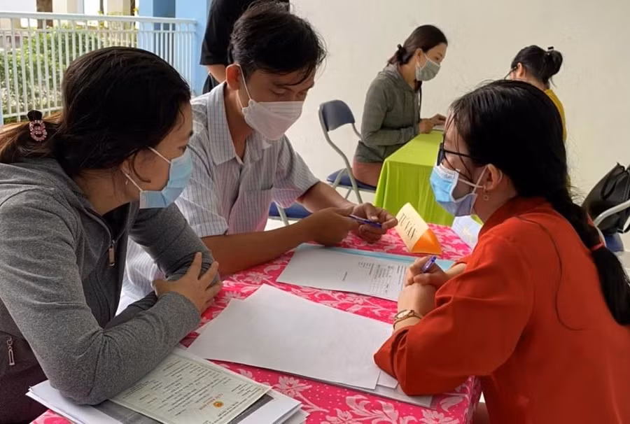 Trường THPT Phong Phú (huyện bình chánh) tư vấn cho phụ huynh có con vào lớp 10 năm học 2022 - 2023.