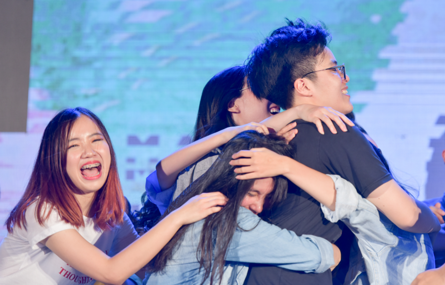 Khóc đấy, rồi lại cười vui ngay!