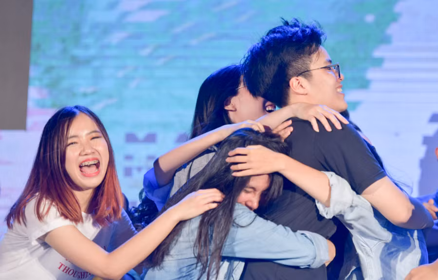 Khóc đấy, rồi lại cười vui ngay!