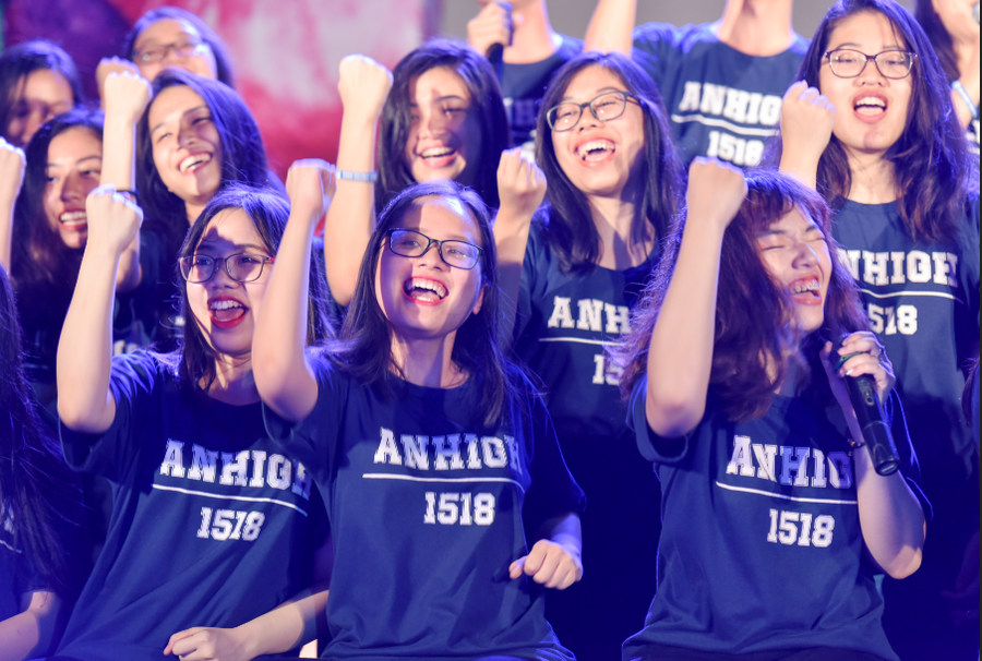 Cất cao lời ca về mái trường thân yêu