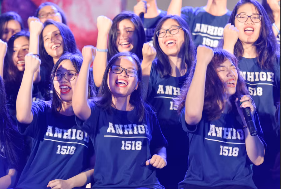 Cất cao lời ca về mái trường thân yêu