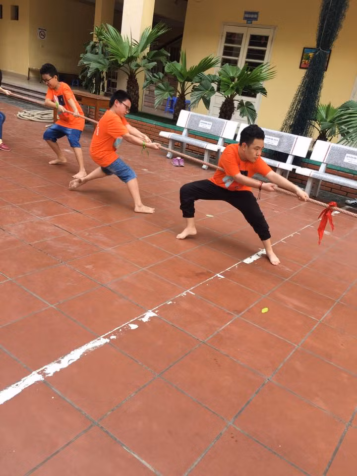 Ghì chặt xuống và kéo nhé!