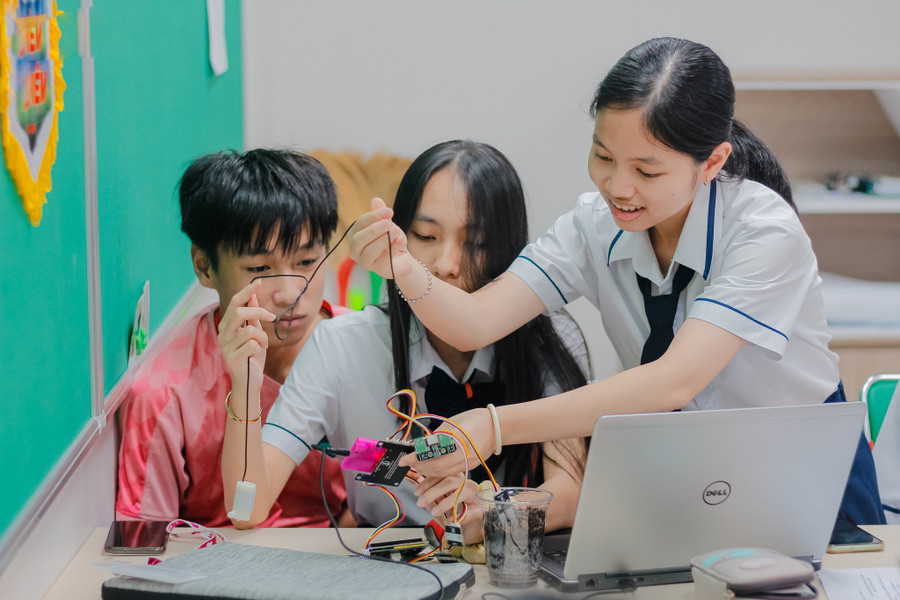 Học sinh THPT FPT Cần Thơ trong môn học công nghệ. Học sinh THPT FPT Cần Thơ trong môn học công nghệ.